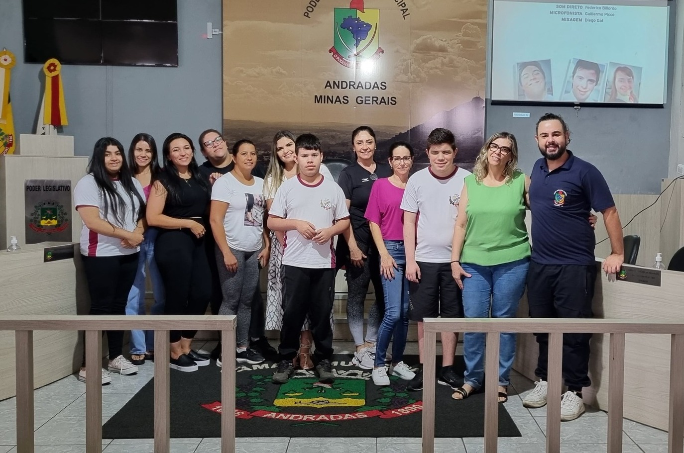 Alunos da Escola Estadual Doutor Alcides Mosconi participam de atividade na Câmara Municipal de Andradas