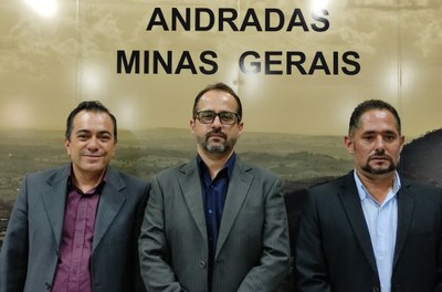 Nova Mesa Diretora da Câmara Municipal de Andradas para o ano de 2022 – Presidente: Gustavo Xavier; Vice-presidente: Paulo Cesar Moreira; Secretário – Adilson Carlos dos Santos