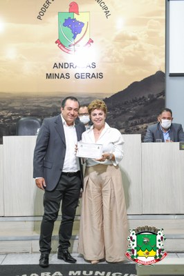 Paulo Cesar Moreira prestou homenagem à prefeita de Andradas, Sra. Margot Pioli.jpg