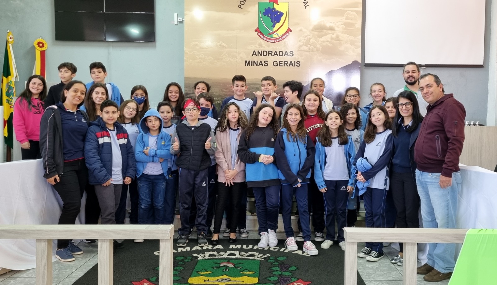 Alunos da Escola Adventista de Andradas visitam a Câmara Municipal